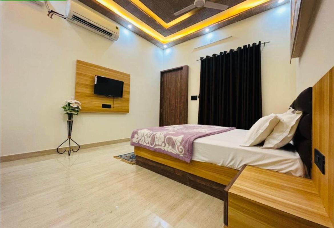 Lotus Palm Retreat - Full Villa Ujjain Exterior foto